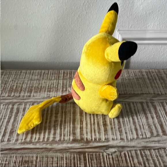 POKÉMON Tomy Yellow Pikachu Plush Toy - Picture 2 of 6